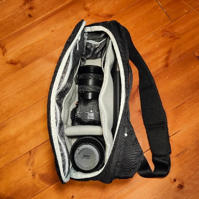 Incase(インケース)のIncase DSLR Sling Pack スマホ/家電/カメラのカメラ(ケース/バッグ)の商品写真