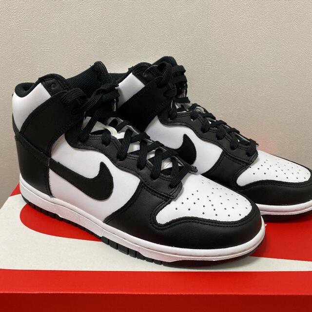 NIKE(ナイキ)のNIKE WMNS DUNK HIGH BLACK AND WHITE25.5㎝ レディースの靴/シューズ(スニーカー)の商品写真