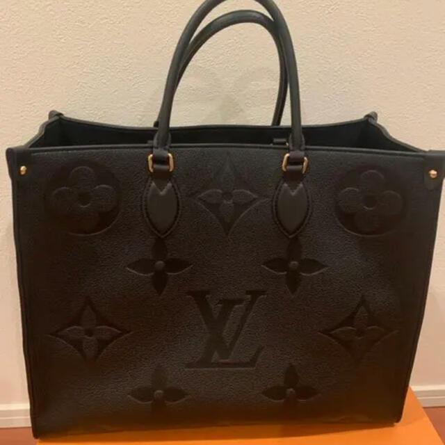 LOUIS VUITTON(ルイヴィトン)のルイヴィトン オンザゴー　GM ノワール　ブラック　黒 レディースのバッグ(トートバッグ)の商品写真