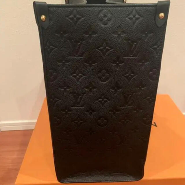 LOUIS VUITTON(ルイヴィトン)のルイヴィトン オンザゴー　GM ノワール　ブラック　黒 レディースのバッグ(トートバッグ)の商品写真