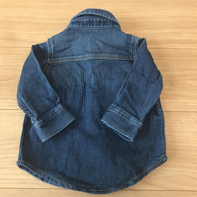 babyGAP(ベビーギャップ)のbaby GAP ベビーギャップ　デニムシャツ　70センチ キッズ/ベビー/マタニティのベビー服(~85cm)(ジャケット/コート)の商品写真