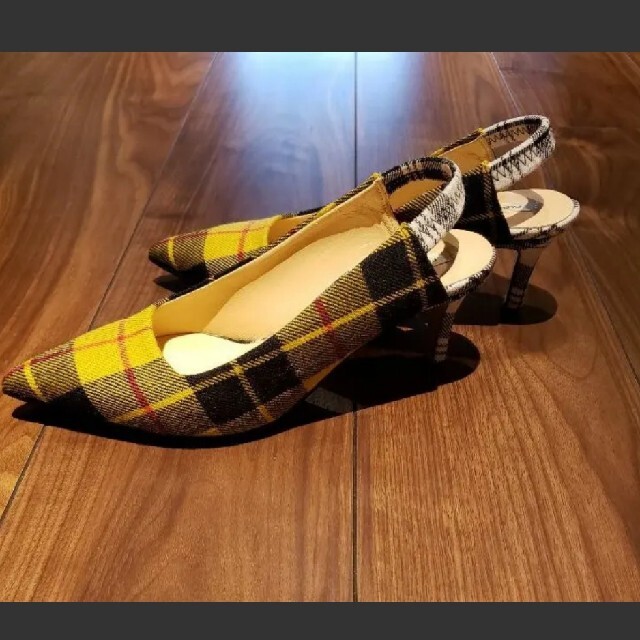 FABIO RUSCONI(ファビオルスコーニ)のファビオルスコーニ　黄色パンプス レディースの靴/シューズ(ハイヒール/パンプス)の商品写真