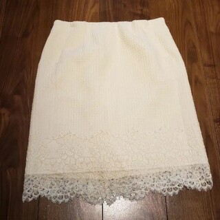 ペルルペッシュ(Perle Peche)のぺルルペッシュ　真っ白スカート(ひざ丈スカート)