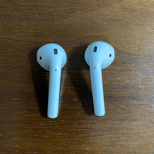 Apple(アップル)のAirPods エアポッズ第2世代フルセット正規品 スマホ/家電/カメラのオーディオ機器(ヘッドフォン/イヤフォン)の商品写真