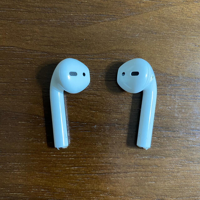 Apple(アップル)のAirPods エアポッズ第2世代フルセット正規品 スマホ/家電/カメラのオーディオ機器(ヘッドフォン/イヤフォン)の商品写真