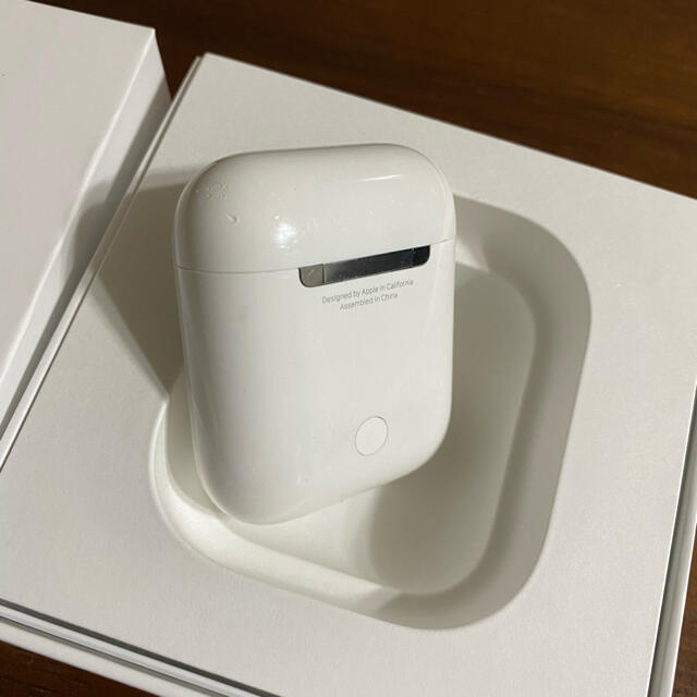 Apple(アップル)のAirPods エアポッズ第2世代フルセット正規品 スマホ/家電/カメラのオーディオ機器(ヘッドフォン/イヤフォン)の商品写真