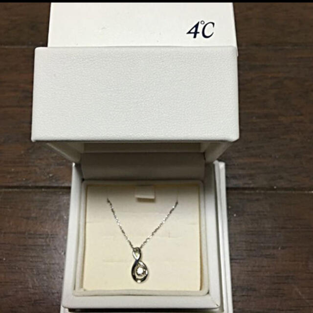 4℃(ヨンドシー)の４℃ヨンドシーブランドプラチナダイヤモンネックレス箱付プレゼントにも高級新品値下 レディースのアクセサリー(ネックレス)の商品写真