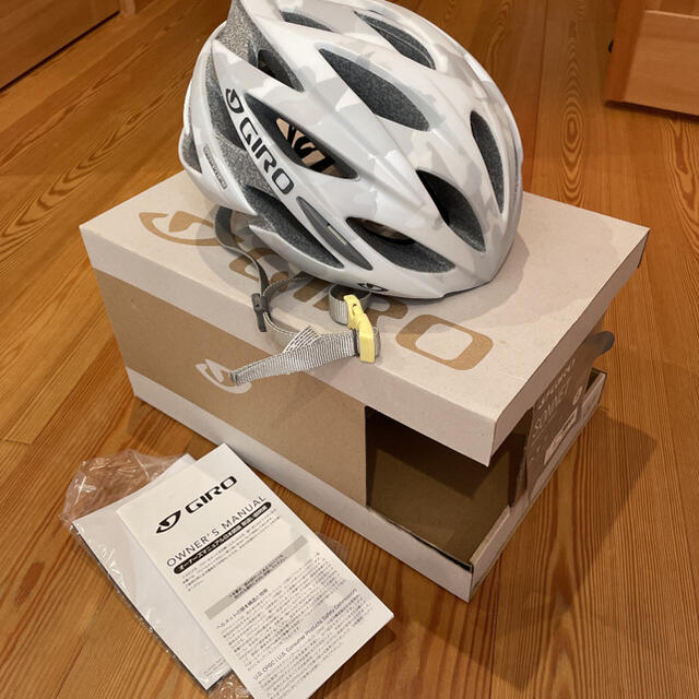 GIRO(ジロ)のさっきー様専用　GIRO ジロ　サイクルヘルメット　woman's small スポーツ/アウトドアの自転車(その他)の商品写真