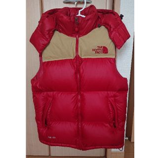 ザノースフェイス(THE NORTH FACE)の日本未発売ノースフェイス700フィルレッド×スエードヌプシダウンベスト限定赤(ダウンジャケット)