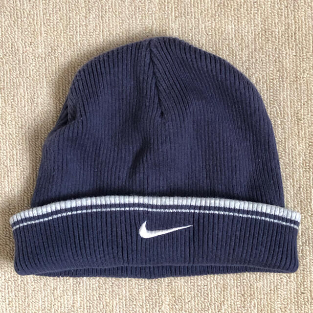 NIKE(ナイキ)のNIKE ナイキ　ニット帽　紺色　中古 キッズ/ベビー/マタニティのこども用ファッション小物(帽子)の商品写真