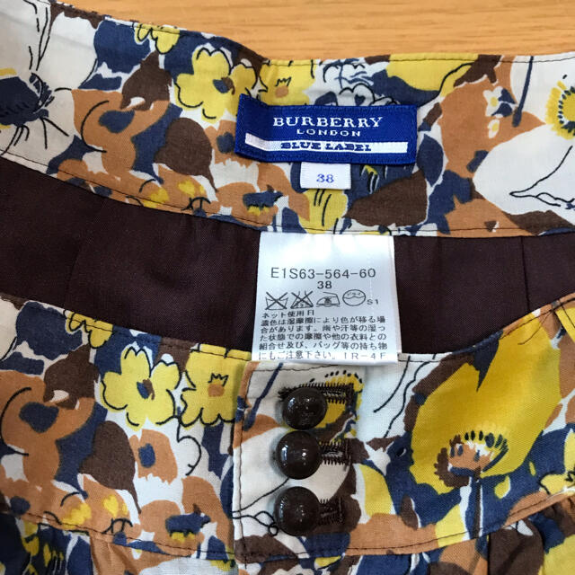 BURBERRY BLUE LABEL(バーバリーブルーレーベル)のバーバリーブルーレーベル　花柄　キュロット レディースのパンツ(キュロット)の商品写真