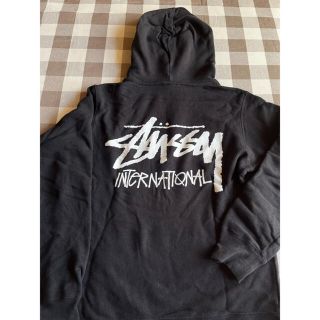 ステューシー(STUSSY)のStussy パーカー　黒(パーカー)