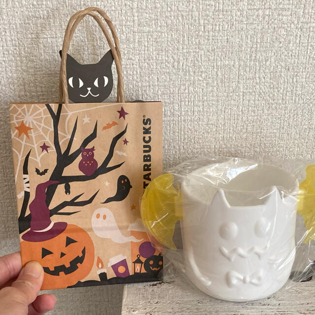 Starbucks Coffee(スターバックスコーヒー)のハロウィンカップスタンドホワイト　ギフトバック インテリア/住まい/日用品のインテリア/住まい/日用品 その他(その他)の商品写真