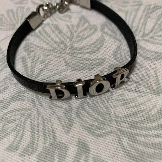 Christian Dior(クリスチャンディオール)のdior ロゴ　レザーブレスレット レディースのアクセサリー(ブレスレット/バングル)の商品写真