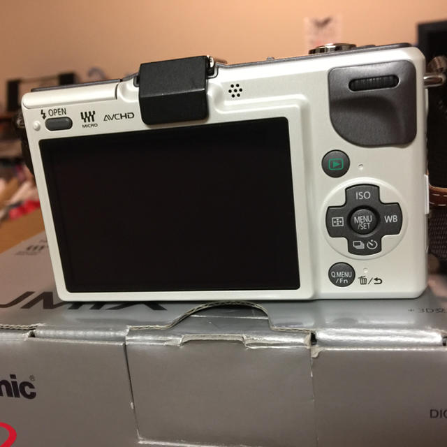 Panasonic(パナソニック)のMegmilk様専用 LUMIX GF2 パンケーキとズームのダブルレンズキット スマホ/家電/カメラのカメラ(ミラーレス一眼)の商品写真