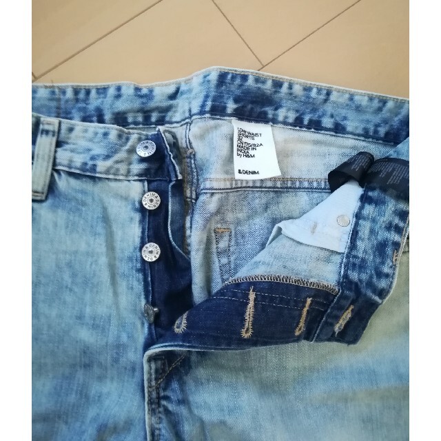 H&M(エイチアンドエム)の未使用品!     Ｈ&Ｍ  ブリーチ  ショートパンツ メンズのパンツ(ショートパンツ)の商品写真