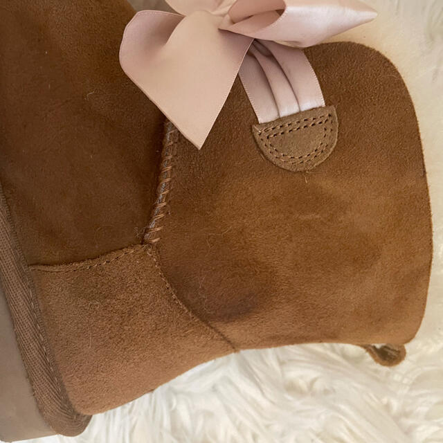 UGG(アグ)の美品！アグ　UGGリボンブーツ　24cm レディースの靴/シューズ(ブーツ)の商品写真