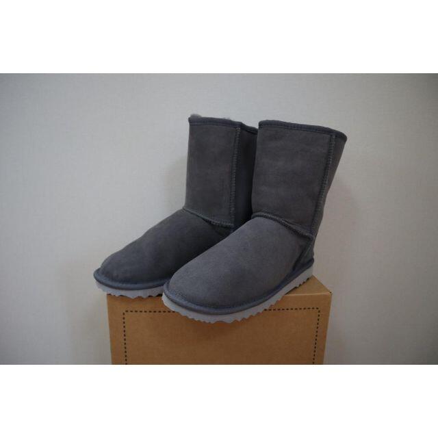 UGG(アグ)の【みなつ様専用】UGG Australia クラシック　サイズ７(23.5cm) レディースの靴/シューズ(ブーツ)の商品写真