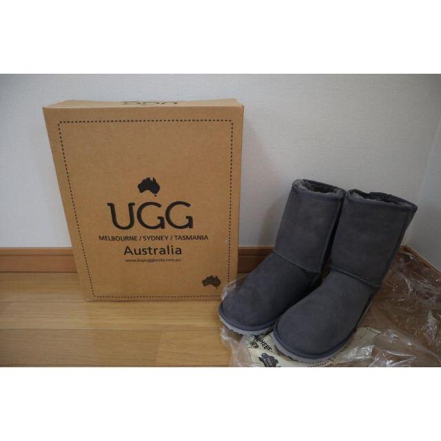 UGG(アグ)の【みなつ様専用】UGG Australia クラシック　サイズ７(23.5cm) レディースの靴/シューズ(ブーツ)の商品写真