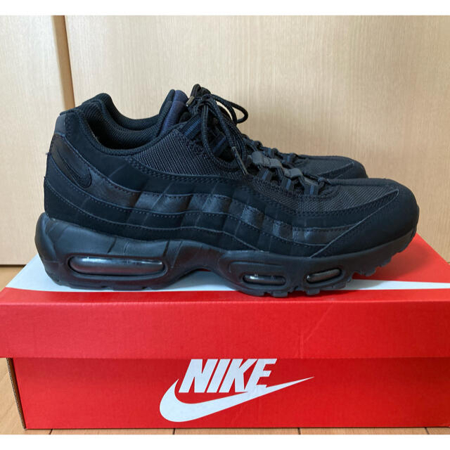 NIKE(ナイキ)のNIKE AIR MAX95 オールブラック メンズの靴/シューズ(スニーカー)の商品写真