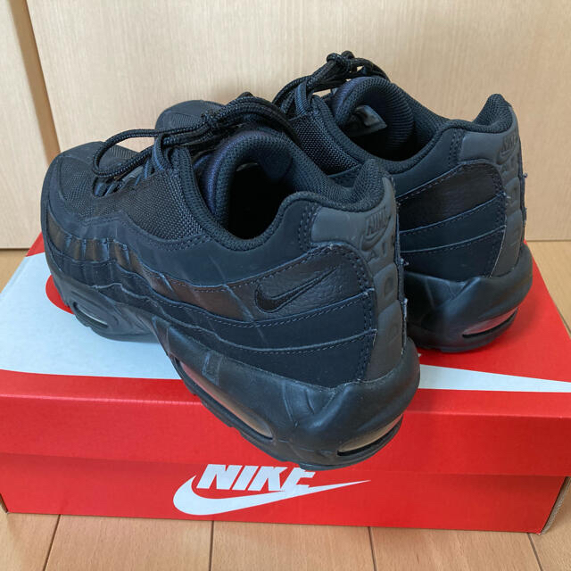 NIKE(ナイキ)のNIKE AIR MAX95 オールブラック メンズの靴/シューズ(スニーカー)の商品写真