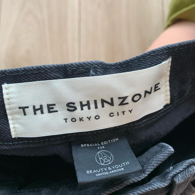 Shinzone(シンゾーン)のShinzone HIP STAR JEAN ブラックデニム　S レディースのパンツ(デニム/ジーンズ)の商品写真