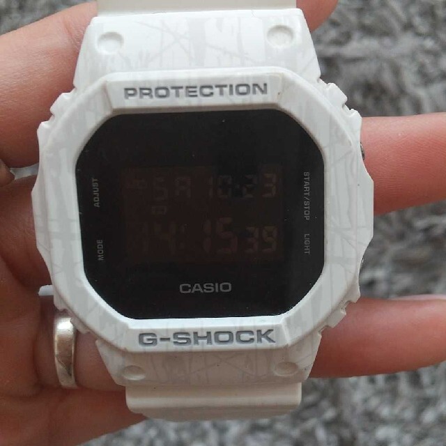 G-SHOCK(ジーショック)のG-SHOCK DW-5600SL ホワイト メンズの時計(腕時計(デジタル))の商品写真