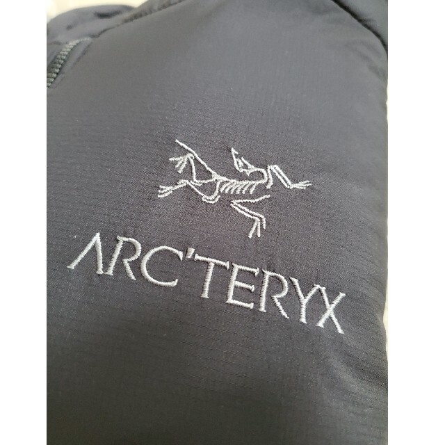 ARC'TERYX(アークテリクス)の新品ARC'TERYX アトムLTフーディー　S　型番24108　ノースフェイス メンズのジャケット/アウター(マウンテンパーカー)の商品写真