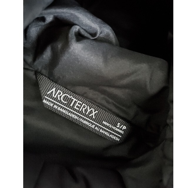 ARC'TERYX(アークテリクス)の新品ARC'TERYX アトムLTフーディー　S　型番24108　ノースフェイス メンズのジャケット/アウター(マウンテンパーカー)の商品写真