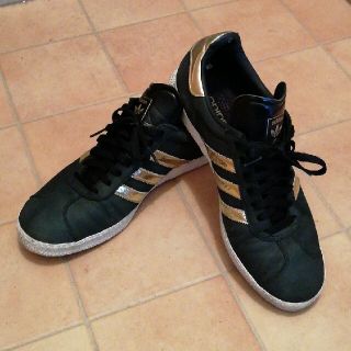 アディダス(adidas)のadidas　スニーカー　ブラック　ゴールドライン　金　27cm(スニーカー)