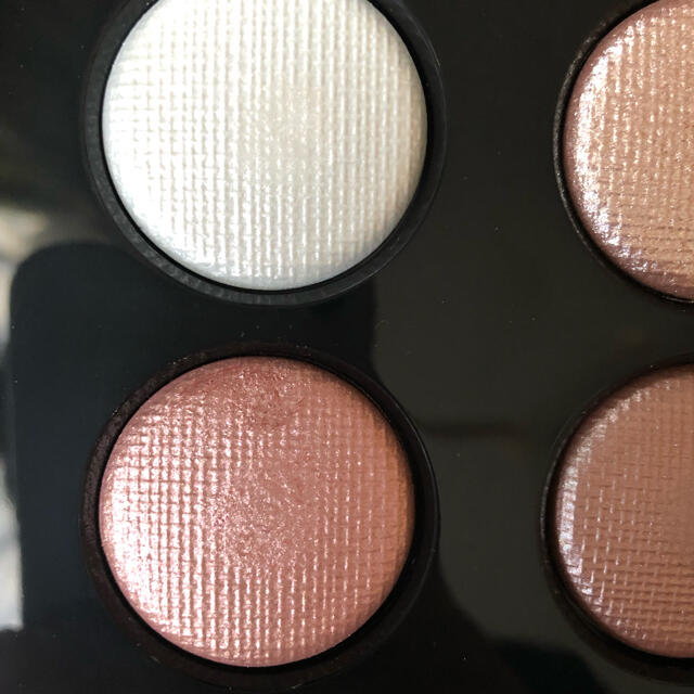 BOBBI BROWN(ボビイブラウン)のbobbi brown pink glow luxe eye shadow コスメ/美容のベースメイク/化粧品(アイシャドウ)の商品写真