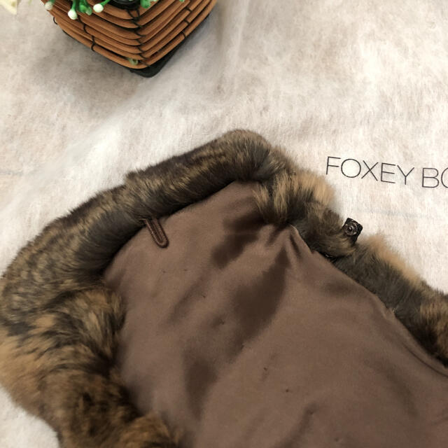 FOXEY(フォクシー)の美品♡ フォクシー  チンチラファー付き中綿ベスト♡ハロッズ  ルネ　セオリー レディースのジャケット/アウター(ダウンベスト)の商品写真