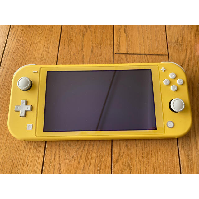 Nintendo Switch(ニンテンドースイッチ)のNintendo Switch Lite イエロー　本体 エンタメ/ホビーのゲームソフト/ゲーム機本体(家庭用ゲーム機本体)の商品写真
