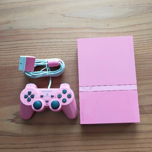 SONY(ソニー)の激レア美品　PS2　SCPH-77000PK ピンク　直ぐに遊べるセット エンタメ/ホビーのゲームソフト/ゲーム機本体(家庭用ゲーム機本体)の商品写真