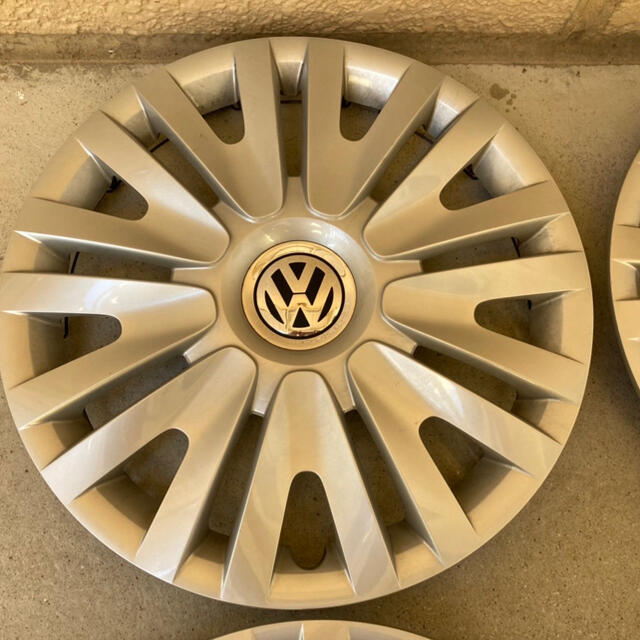Volkswagen(フォルクスワーゲン)のフォルクスワーゲン純正　ホイールキャップ　4枚セット　15インチ 自動車/バイクの自動車(ホイール)の商品写真