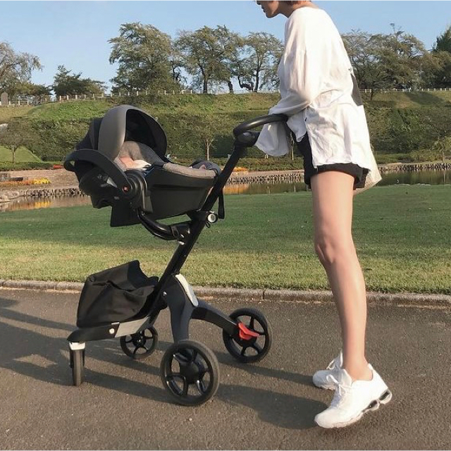 Stokke(ストッケ)のストッケ　イージーゴー　STOKKE キッズ/ベビー/マタニティの外出/移動用品(自動車用チャイルドシート本体)の商品写真