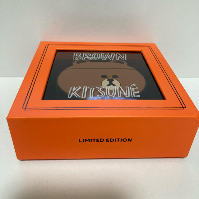 MAISON KITSUNE'(メゾンキツネ)の【新品】メゾンキツネ×ラインフレンズ BROWN AirPodsケース スマホ/家電/カメラのスマホアクセサリー(その他)の商品写真