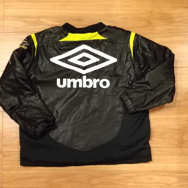 UMBRO(アンブロ)の130サイズ☆アンブロ 中綿入り☆サッカー☆ピステ スポーツ/アウトドアのサッカー/フットサル(ウェア)の商品写真