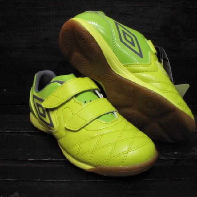 UMBRO(アンブロ)の新品　アンブロ　19.0㎝ キッズ/ベビー/マタニティのキッズ靴/シューズ(15cm~)(スニーカー)の商品写真