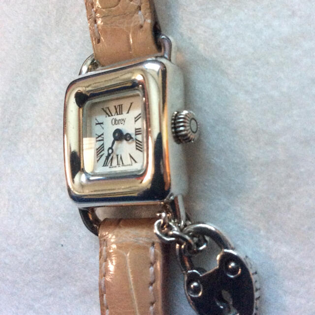 美品‼️オブレイ ハンドメイド 銀無垢 チャーム付きスクエア型 レディース腕時計 レディースのファッション小物(腕時計)の商品写真