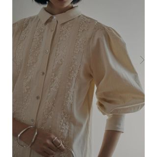 LACE DOCKING GATHER BLOUSE