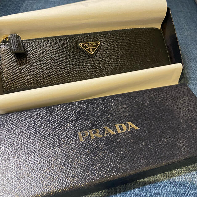 PRADA(プラダ)の週末値下げ！【新品】プラダ　ペンケース　サフィアーノレザー インテリア/住まい/日用品の文房具(ペンケース/筆箱)の商品写真