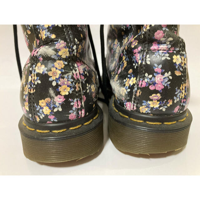 Dr.Martens(ドクターマーチン)のドクターマーチンのブーツ 花柄 限定品 中古23.5〜24.0cm レディースの靴/シューズ(ブーツ)の商品写真