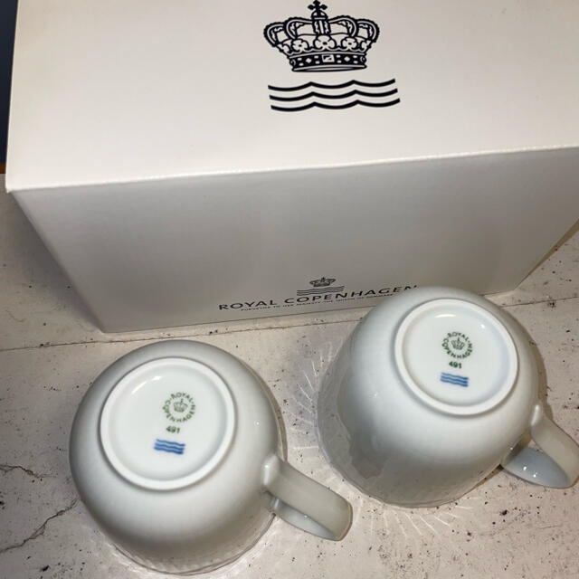 ROYAL COPENHAGEN(ロイヤルコペンハーゲン)のロイヤルコペンハーゲン　マグカップ２個セット インテリア/住まい/日用品のキッチン/食器(グラス/カップ)の商品写真