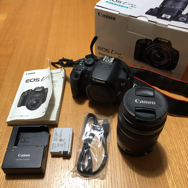 Canon(キヤノン)のおまけ有Canon EOS KISS X7i EF-S18-135 IS STM スマホ/家電/カメラのカメラ(デジタル一眼)の商品写真