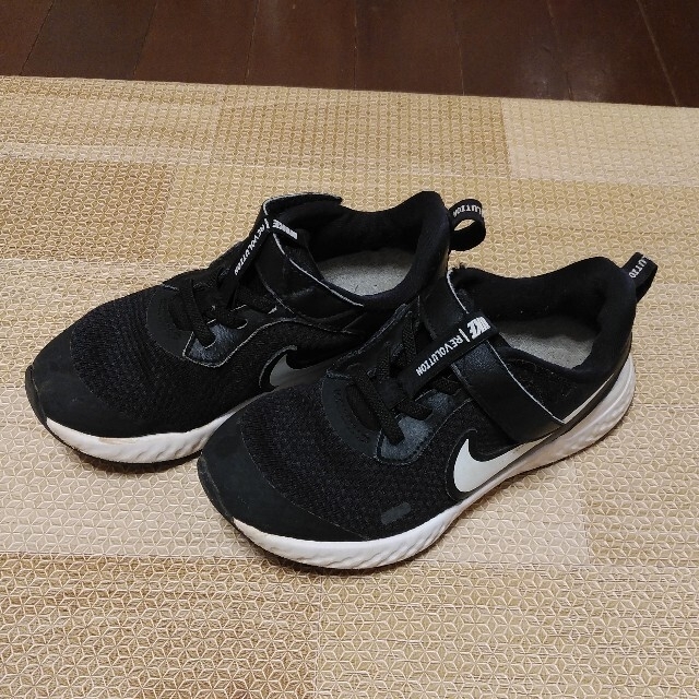 NIKE(ナイキ)のNIKE、PUMA18センチ　2足 キッズ/ベビー/マタニティのキッズ靴/シューズ(15cm~)(スニーカー)の商品写真