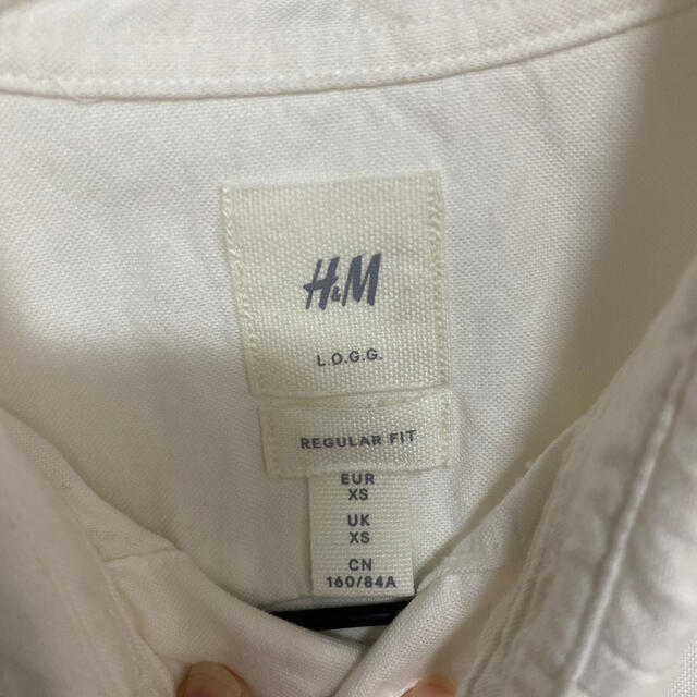 H&M(エイチアンドエム)のH&M 白シャツ　XS メンズのトップス(シャツ)の商品写真