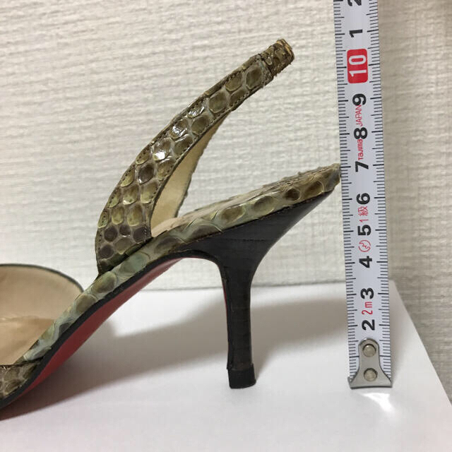 Christian Louboutin(クリスチャンルブタン)のChristian Louboutin パイソン皮バックベルトパンプス レディースの靴/シューズ(ハイヒール/パンプス)の商品写真