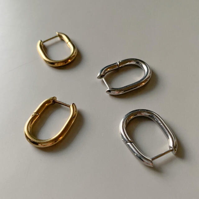 BEAUTY&YOUTH UNITED ARROWS(ビューティアンドユースユナイテッドアローズ)のStainless oval silver hoop pierce No.715 レディースのアクセサリー(ピアス)の商品写真