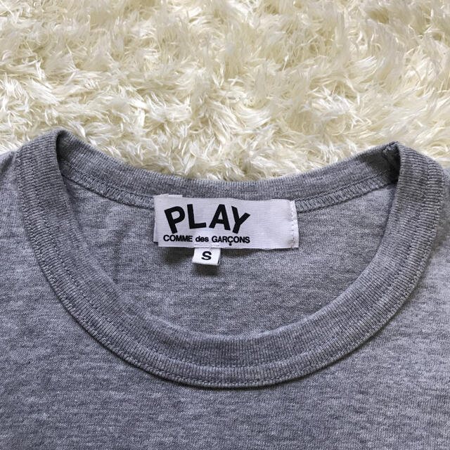 COMME des GARCONS(コムデギャルソン)のプレイコムデギャルソン Tシャツ カットソー ゴールドワッペン レディースS レディースのトップス(Tシャツ(半袖/袖なし))の商品写真